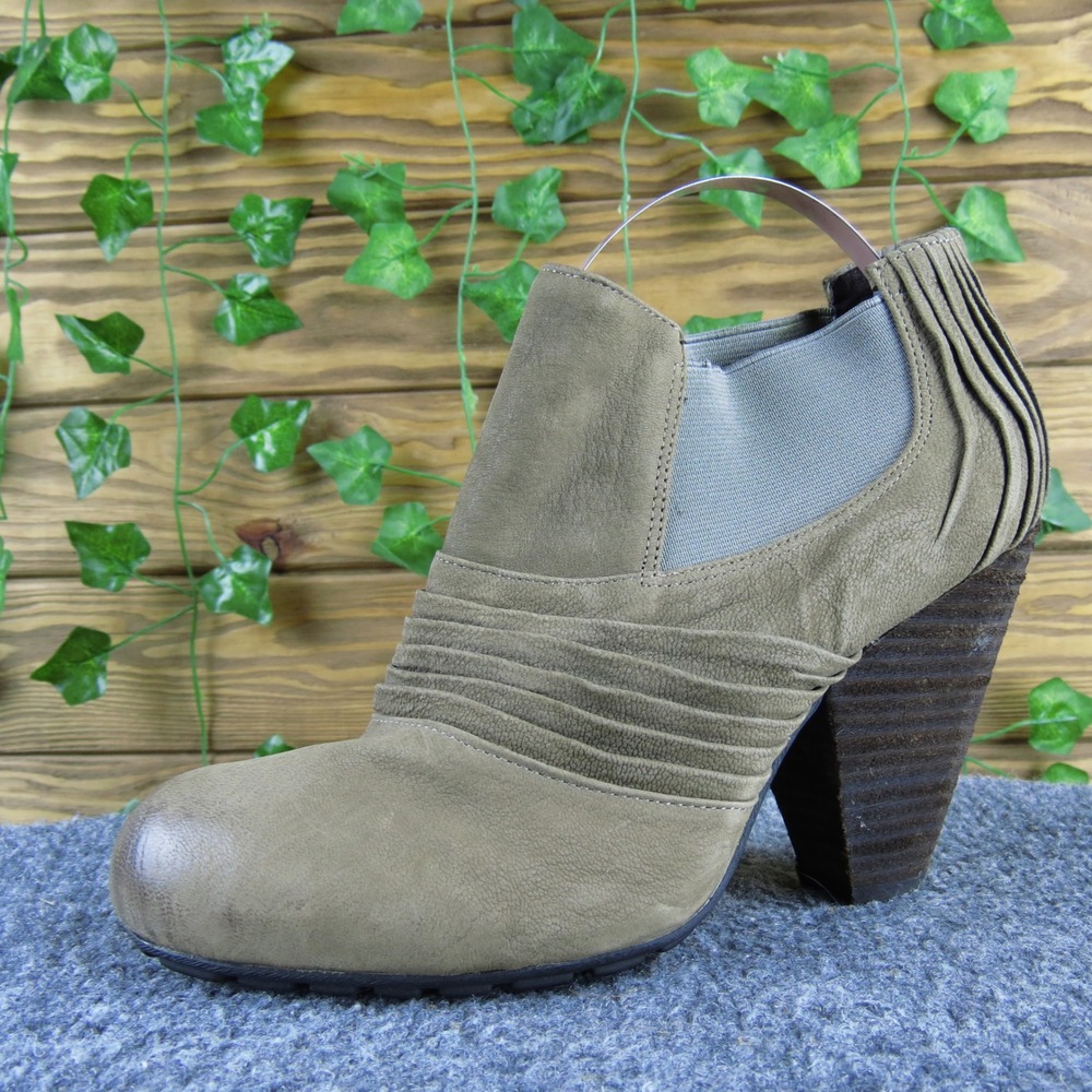 Vince‎ Camuto Bronco Taupe Leather Pleated Chelsea Bootie Women's 7 Block Heel